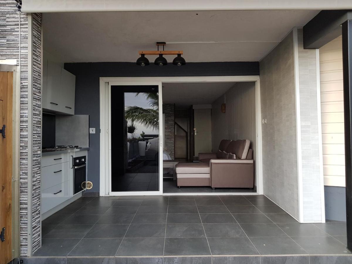 Studio Tres Bon Standing Hotel Petite-Ile Ngoại thất bức ảnh