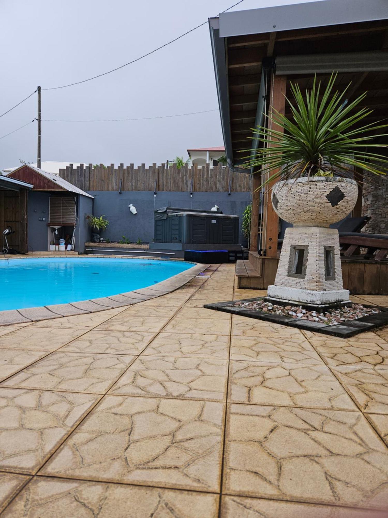 Studio Tres Bon Standing Hotel Petite-Ile Ngoại thất bức ảnh